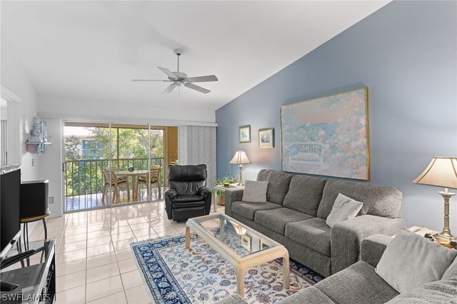 864 Gulf Pavilion DR 202, Naples, FL 34108