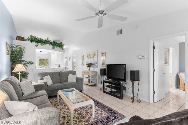 864 Gulf Pavilion DR 202, Naples, FL 34108