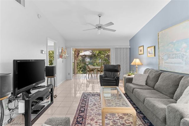 864 Gulf Pavilion DR 202, Naples, FL 34108