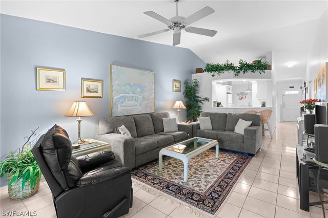 864 Gulf Pavilion DR 202, Naples, FL 34108