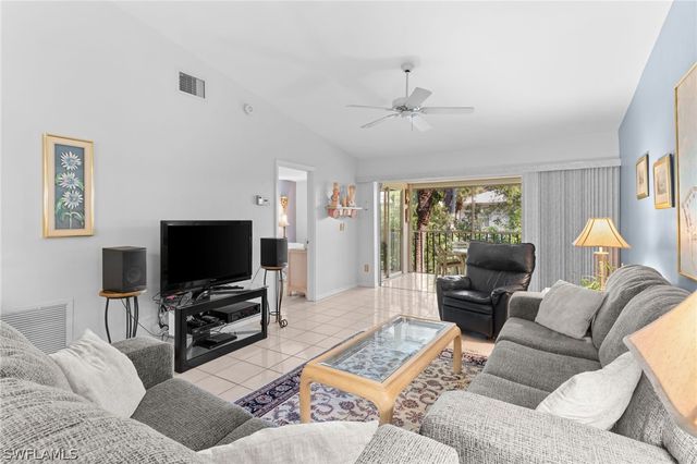 864 Gulf Pavilion DR 202, Naples, FL 34108