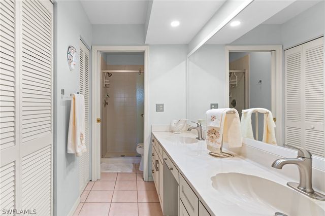 864 Gulf Pavilion DR 202, Naples, FL 34108