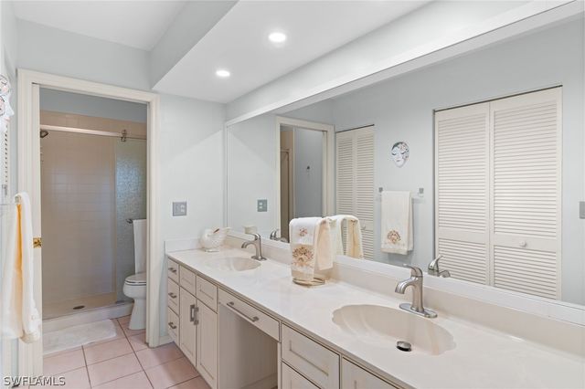 864 Gulf Pavilion DR 202, Naples, FL 34108