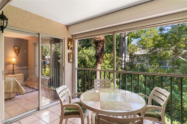 864 Gulf Pavilion DR 202, Naples, FL 34108