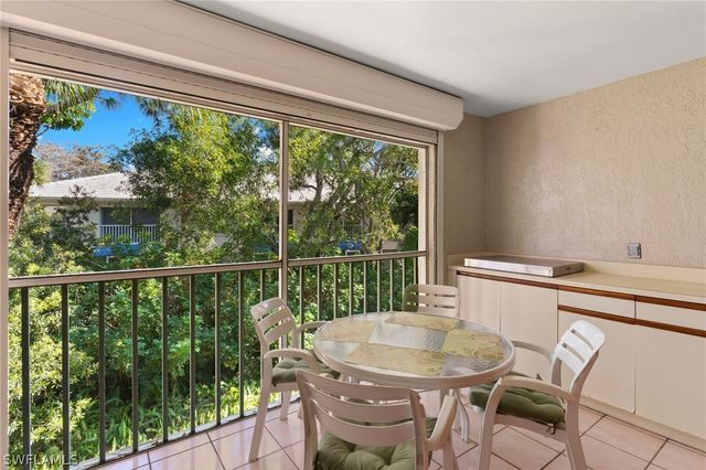 864 Gulf Pavilion DR 202, Naples, FL 34108