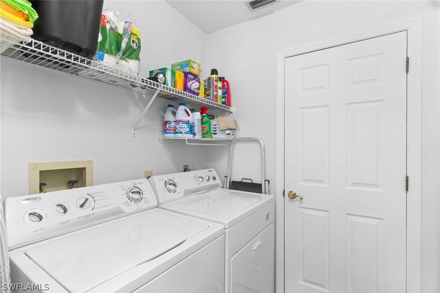 864 Gulf Pavilion DR 202, Naples, FL 34108