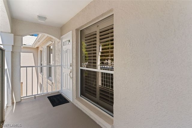 864 Gulf Pavilion DR 202, Naples, FL 34108