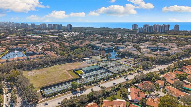 864 Gulf Pavilion DR 202, Naples, FL 34108