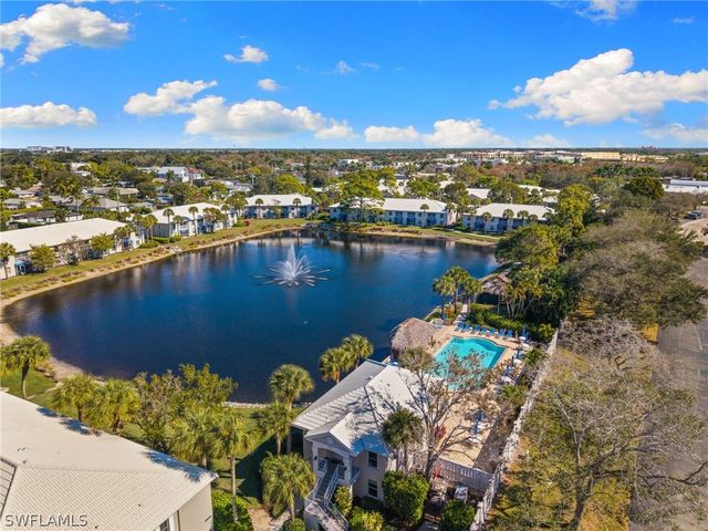 864 Gulf Pavilion DR 202, Naples, FL 34108