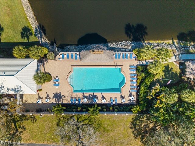 864 Gulf Pavilion DR 202, Naples, FL 34108