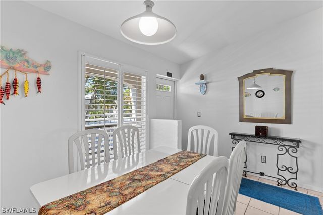 864 Gulf Pavilion DR 202, Naples, FL 34108