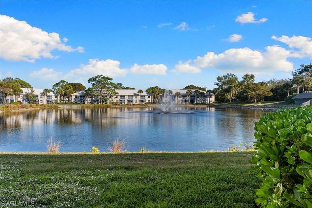 864 Gulf Pavilion DR 202, Naples, FL 34108