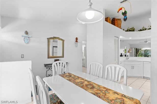 864 Gulf Pavilion DR 202, Naples, FL 34108