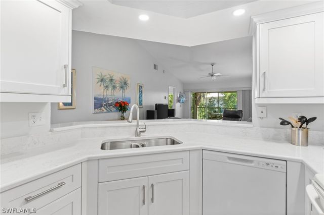 864 Gulf Pavilion DR 202, Naples, FL 34108