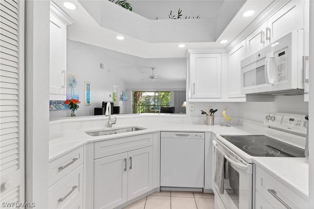 864 Gulf Pavilion DR 202, Naples, FL 34108