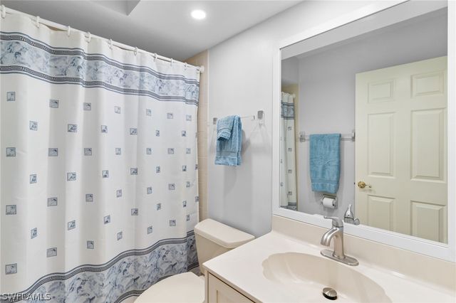 864 Gulf Pavilion DR 202, Naples, FL 34108