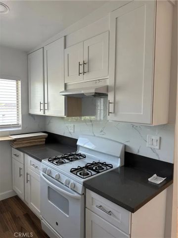 1623 W 80th 5, Los Angeles, CA 90047