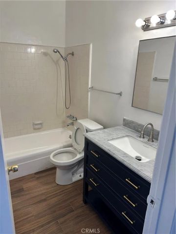 1623 W 80th 5, Los Angeles, CA 90047