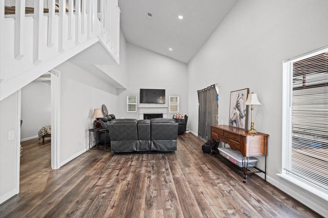 3010 Whitman Drive, Montgomery, TX 77356