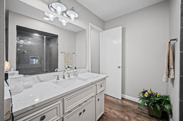 3010 Whitman Drive, Montgomery, TX 77356