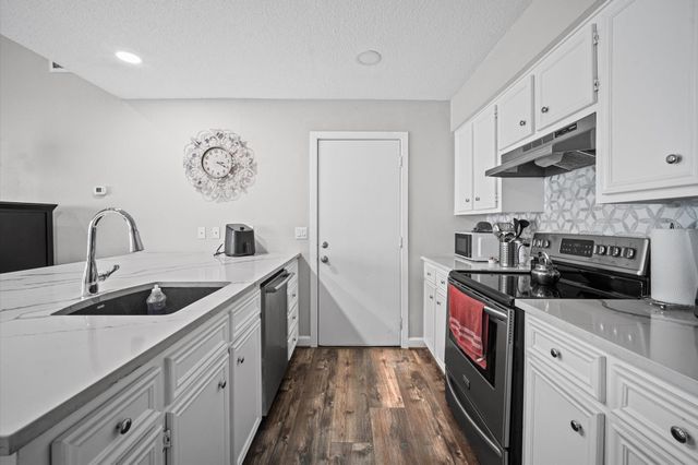 3010 Whitman Drive, Montgomery, TX 77356