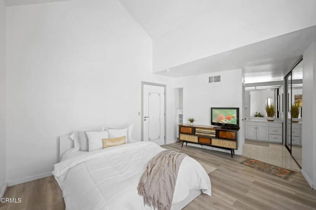 1340 Glenwood Road 17, Glendale, CA 91201