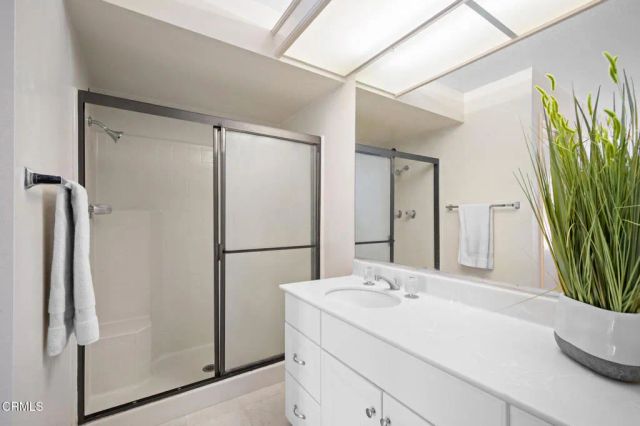 1340 Glenwood Road 17, Glendale, CA 91201