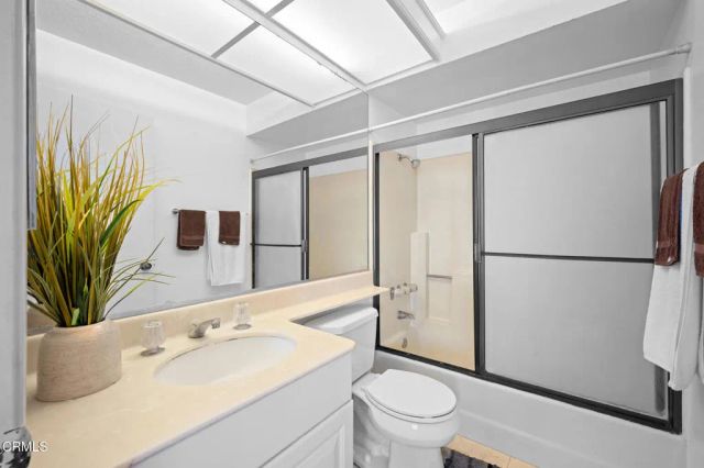 1340 Glenwood Road 17, Glendale, CA 91201