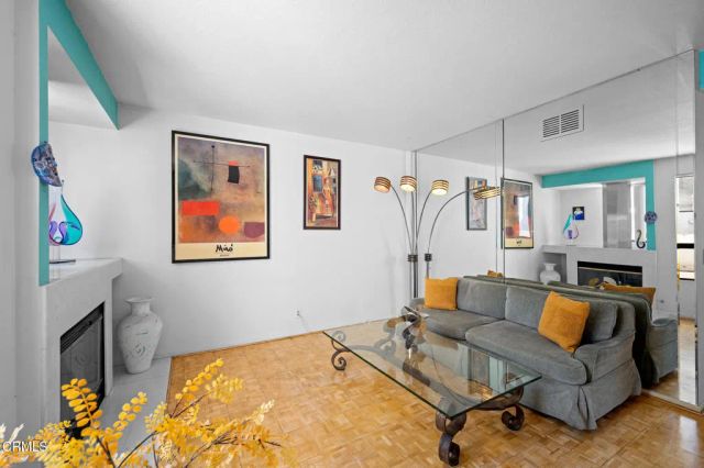 1340 Glenwood Road 17, Glendale, CA 91201