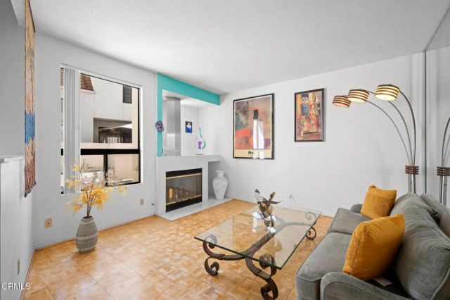 1340 Glenwood Road 17, Glendale, CA 91201