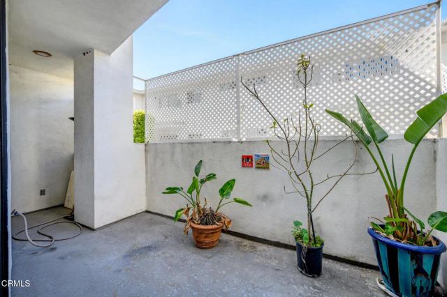 1340 Glenwood Road 17, Glendale, CA 91201