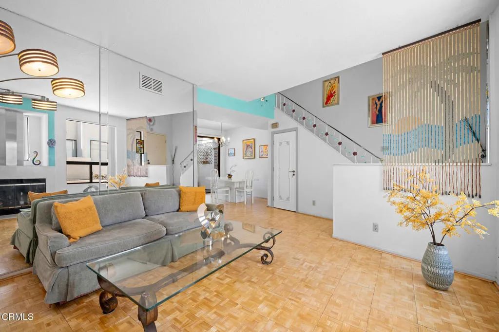 1340 Glenwood Road 17, Glendale, CA 91201