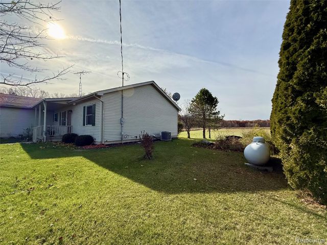 10415 N Genesee Road, Thetford Township, MI 48458