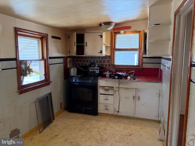 1015 GALBRAITH AVE, Upper Chichester, PA 19061