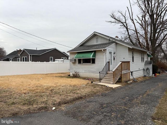 1015 GALBRAITH AVE, Upper Chichester, PA 19061