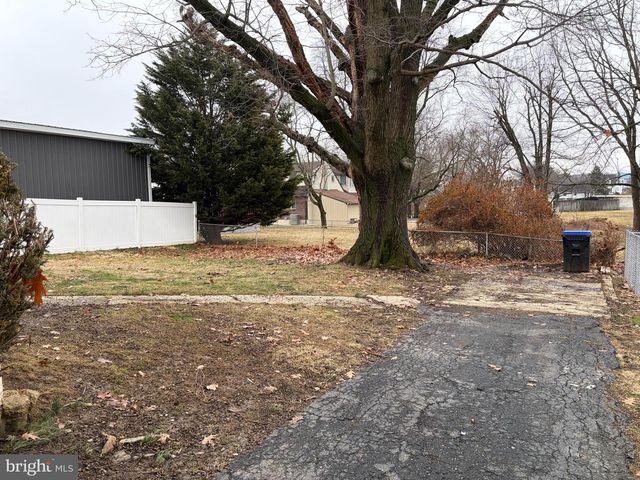 1015 GALBRAITH AVE, Upper Chichester, PA 19061