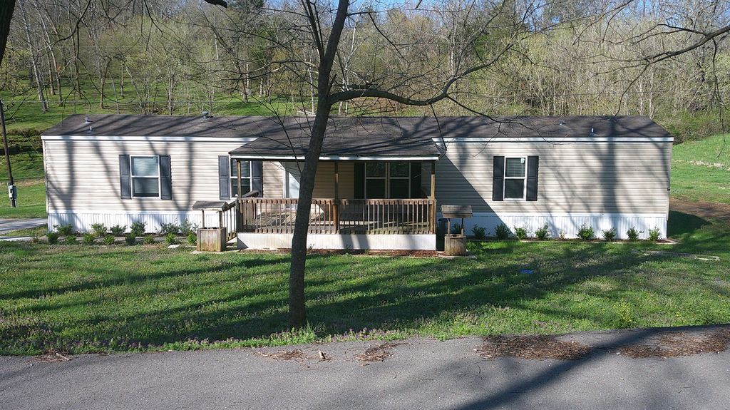 1919 Bartlett Hollow Rd, Petersburg, TN 37144