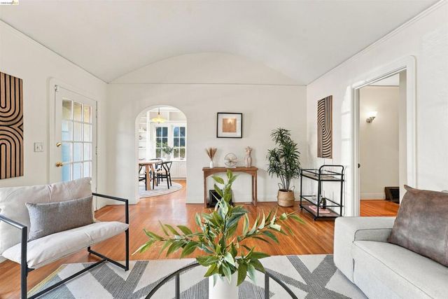 1648 Oak View Ave, Kensington, CA 94707
