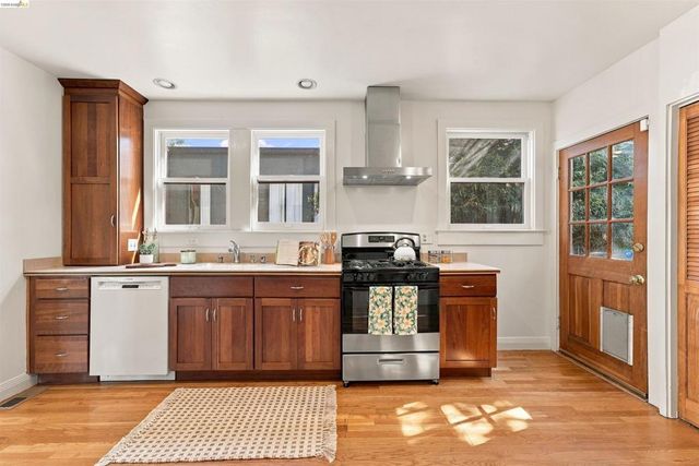 1648 Oak View Ave, Kensington, CA 94707