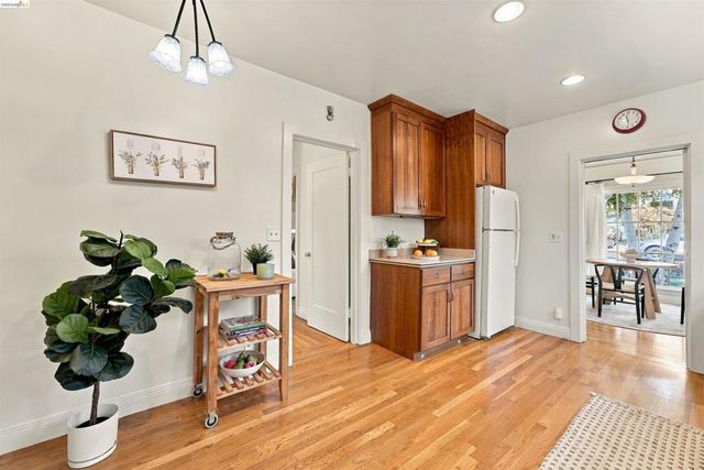 1648 Oak View Ave, Kensington, CA 94707