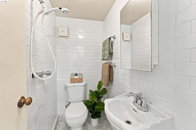 1648 Oak View Ave, Kensington, CA 94707
