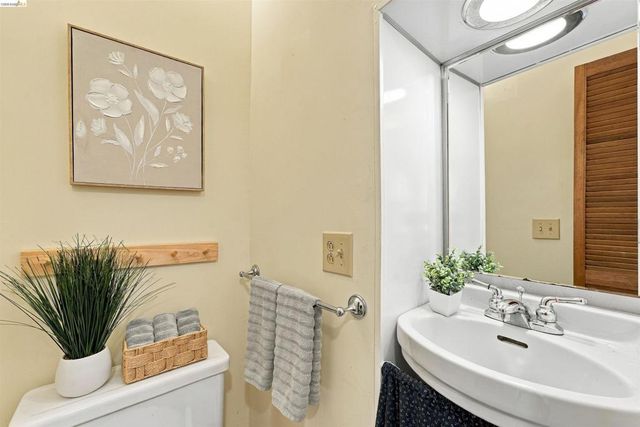 1648 Oak View Ave, Kensington, CA 94707