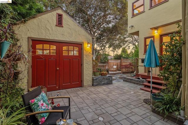 1648 Oak View Ave, Kensington, CA 94707