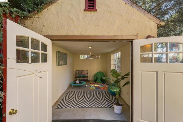 1648 Oak View Ave, Kensington, CA 94707