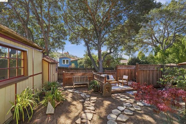 1648 Oak View Ave, Kensington, CA 94707