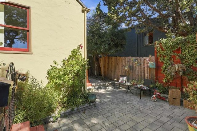 1648 Oak View Ave, Kensington, CA 94707