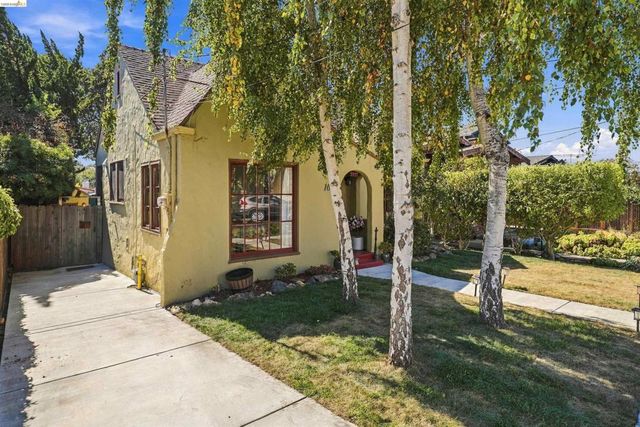 1648 Oak View Ave, Kensington, CA 94707