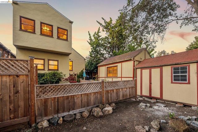 1648 Oak View Ave, Kensington, CA 94707