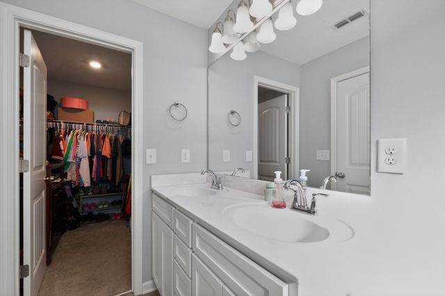 1344 Busiris Dr, Hermitage, TN 37076