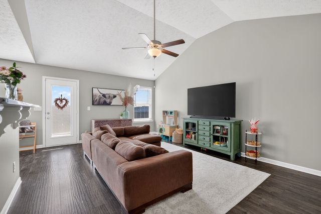 1344 Busiris Dr, Hermitage, TN 37076